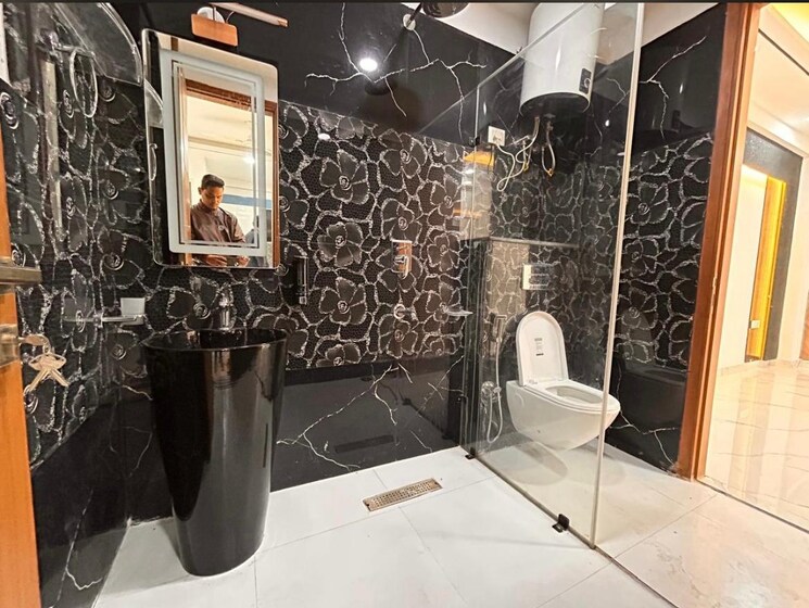 Bathroom, chattarpur 3 Bedroom 135 Sq.Yd. Builder Floor In Chattarpur Delhi 9742896