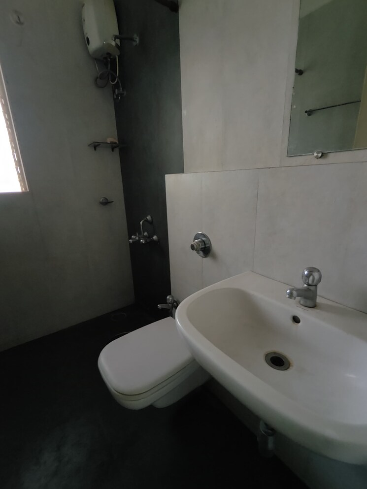 Bathroom, oswal-bella-vista 3 Bedroom 1460 Sq.Ft. Apartment In Oswal Park Thane 9742913