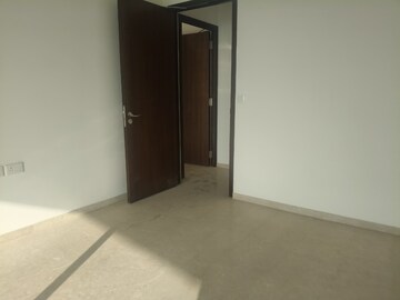 Room in 3 BHK Apartment at Lokhandwala Infrastructure Minerva, Mahalaxmi – for Rent