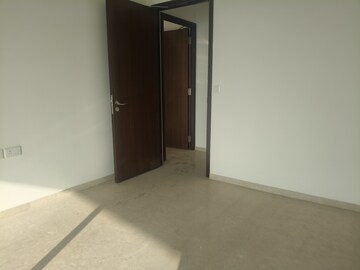 Room in 3 BHK Apartment at Lokhandwala Infrastructure Minerva, Mahalaxmi – for Rent