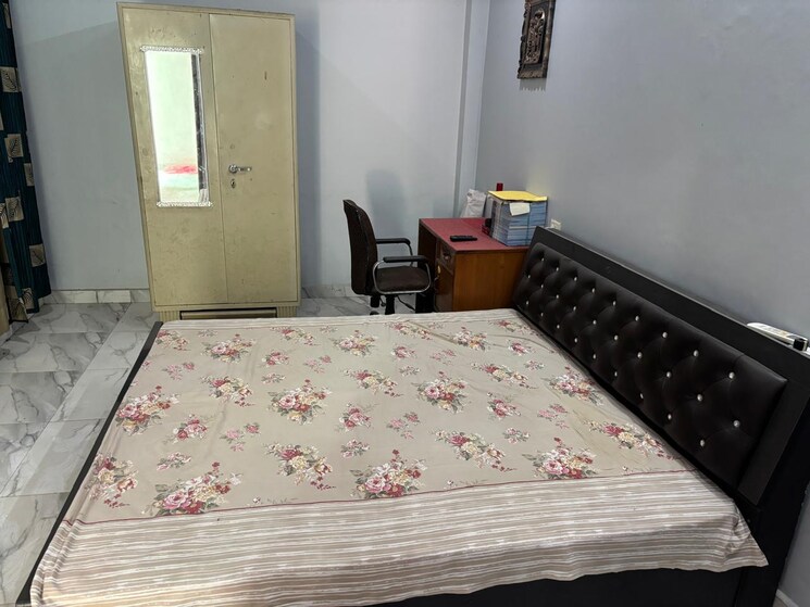 Room, gomti nagar Pg For Boys & Girls In Gomti Nagar 9742940
