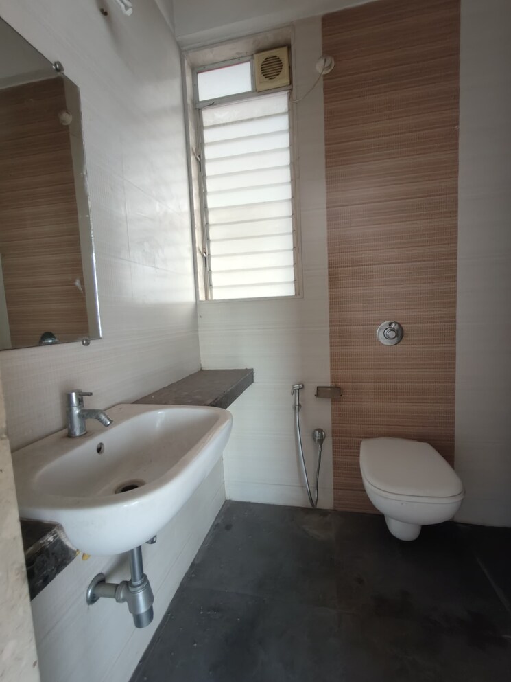 Bathroom, oswal-bella-vista 3 Bedroom 1260 Sq.Ft. Apartment In Oswal Park Thane 9742945