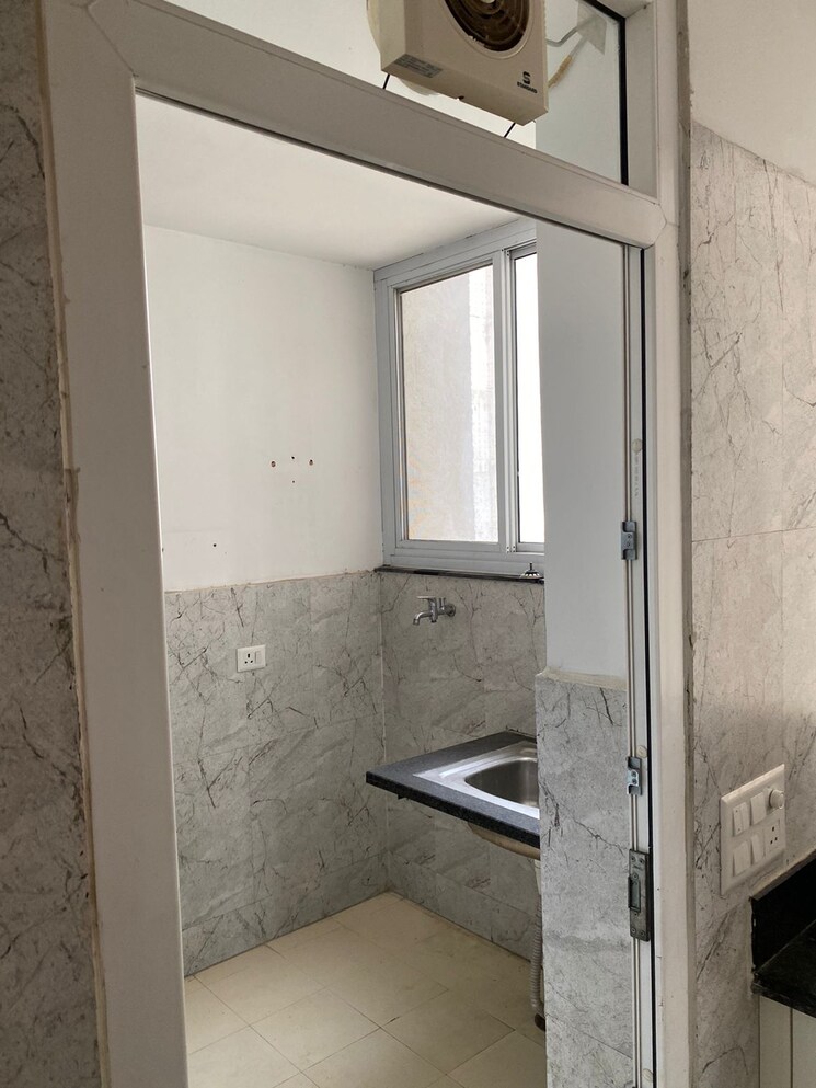 Bathroom, prateek-edifice 3 Bedroom 2500 Sq.Ft. Apartment In Sector 107 Noida 9742991