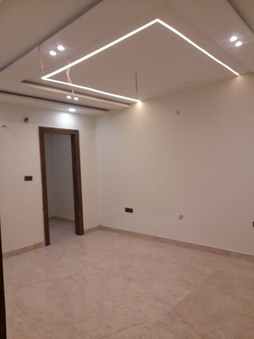 Room in 4 BHK Independent House at Gomti Nagar – for Sale
