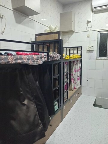 Room in  Pg at Bhadran Nagar – for Rent