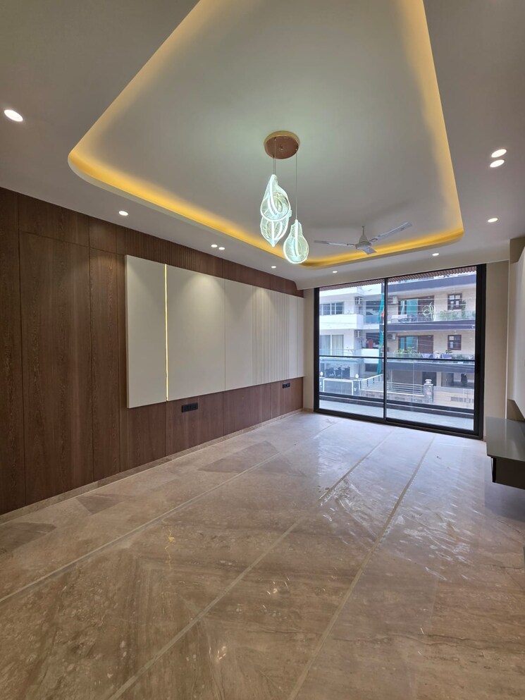 Room, sector 46 4 Bedroom 3000 Sq.Ft. Builder Floor In Sector 46 Gurgaon 9743027