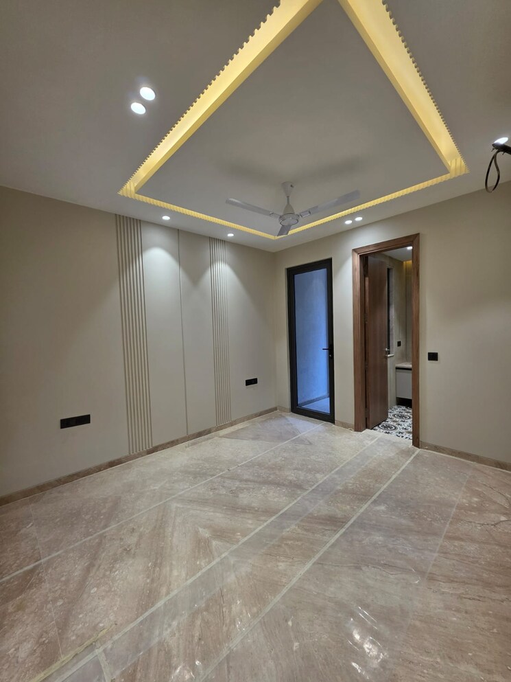 Room, sector 46 4 Bedroom 3000 Sq.Ft. Builder Floor In Sector 46 Gurgaon 9743027