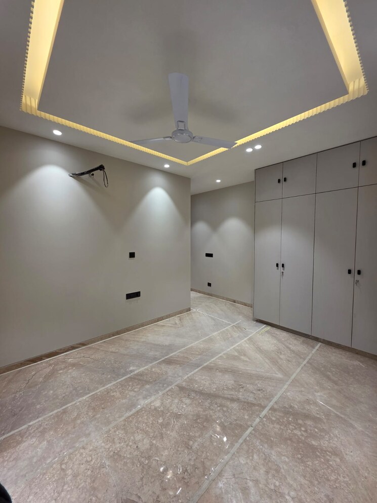 Room, sector 46 4 Bedroom 3000 Sq.Ft. Builder Floor In Sector 46 Gurgaon 9743027