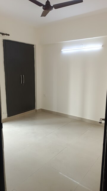 Room in 3 BHK Apartment at Sethi Max Royal, Sector 76 – for Rent