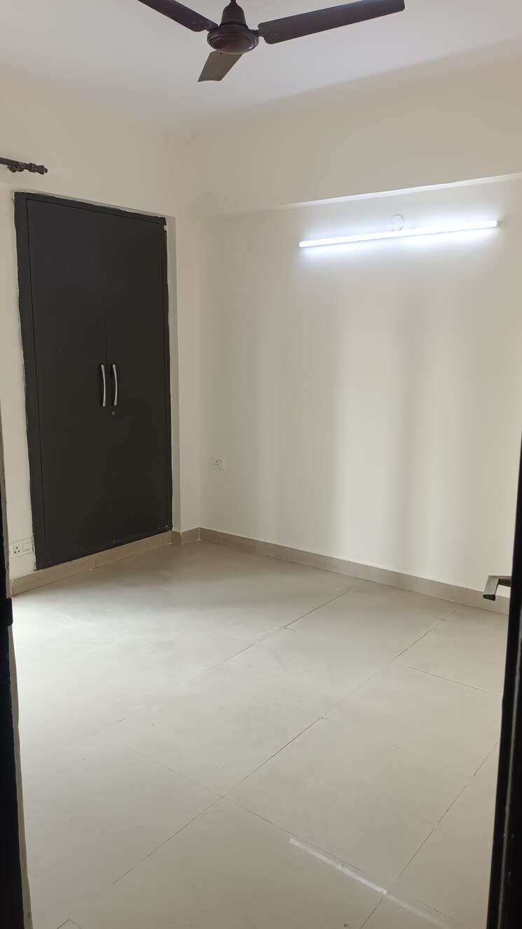 Room, sethi-max-royal 3 Bedroom 1440 Sq.Ft. Apartment In Sector 76 Noida 9743050