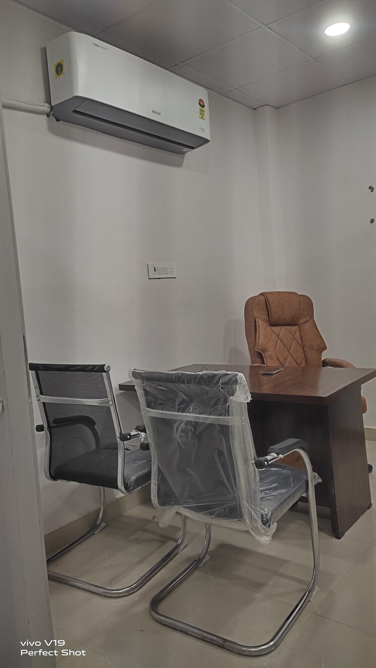 undefined, vibhuti khand Commercial Office Space 800 Sq.Ft. In Vibhuti Khand Lucknow 9743065