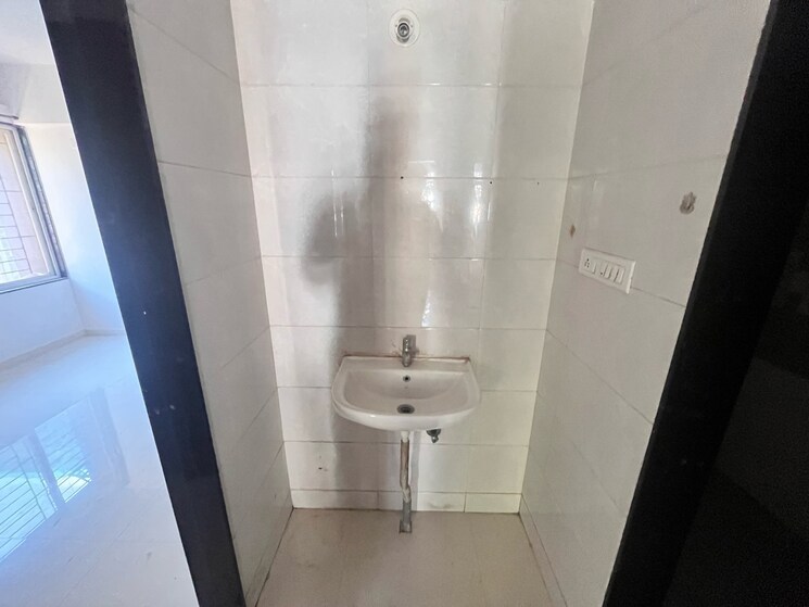 Bathroom, vishrantwadi 2 Bedroom 800 Sq.Ft. Apartment In Vishrantwadi Pune 9743076