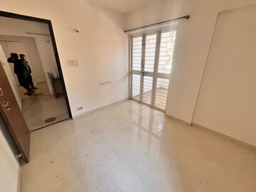 Room in 2 BHK Apartment at Vishrantwadi – for Sale