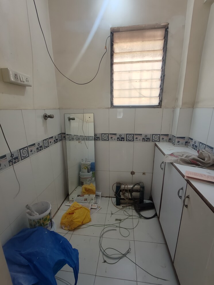 Attached Bathroom, raunak-unnathi-gardens 2 Bedroom 750 Sq.Ft. Apartment In Pokhran Road No One Thane 9743095