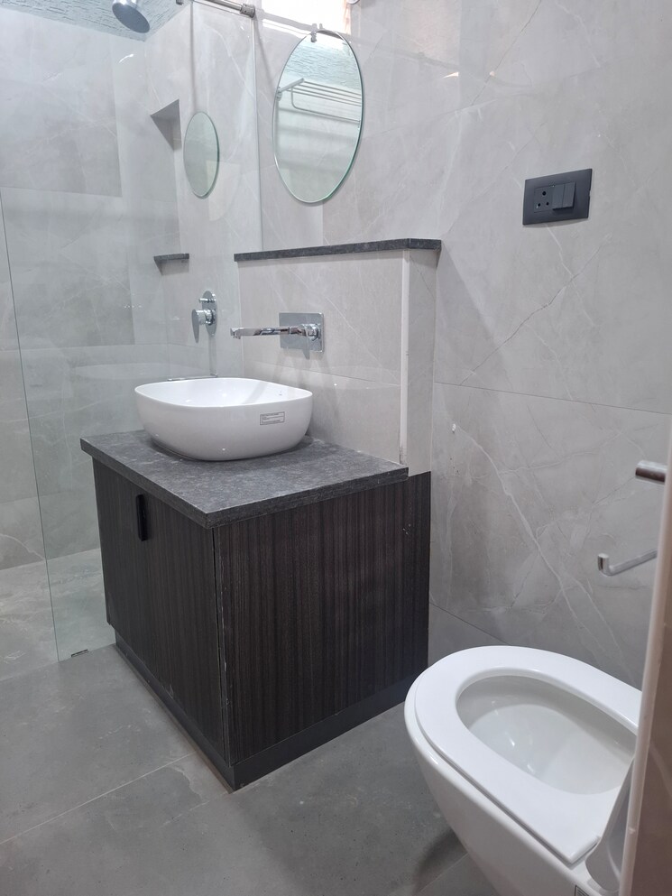 Bathroom, banjara hills 3 Bedroom 2000 Sq.Ft. Apartment In Banjara Hills Hyderabad 9743111