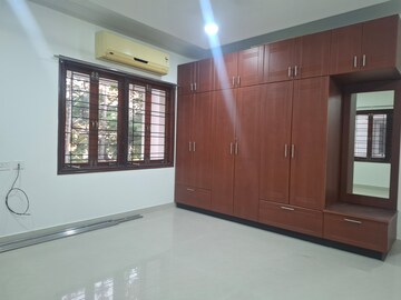 Room in 3.5 BHK Apartment at Banjara Hills – for Rent