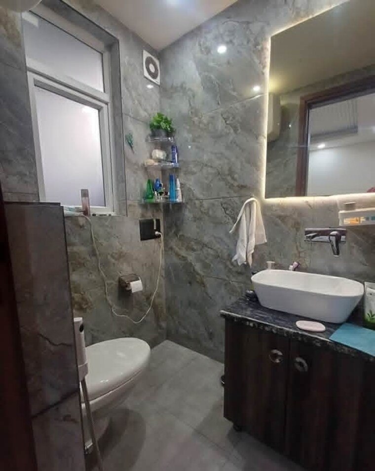 Attached Bathroom, kalkaji 2 Bedroom 1000 Sq.Ft. Builder Floor In Kalkaji Delhi 9743169