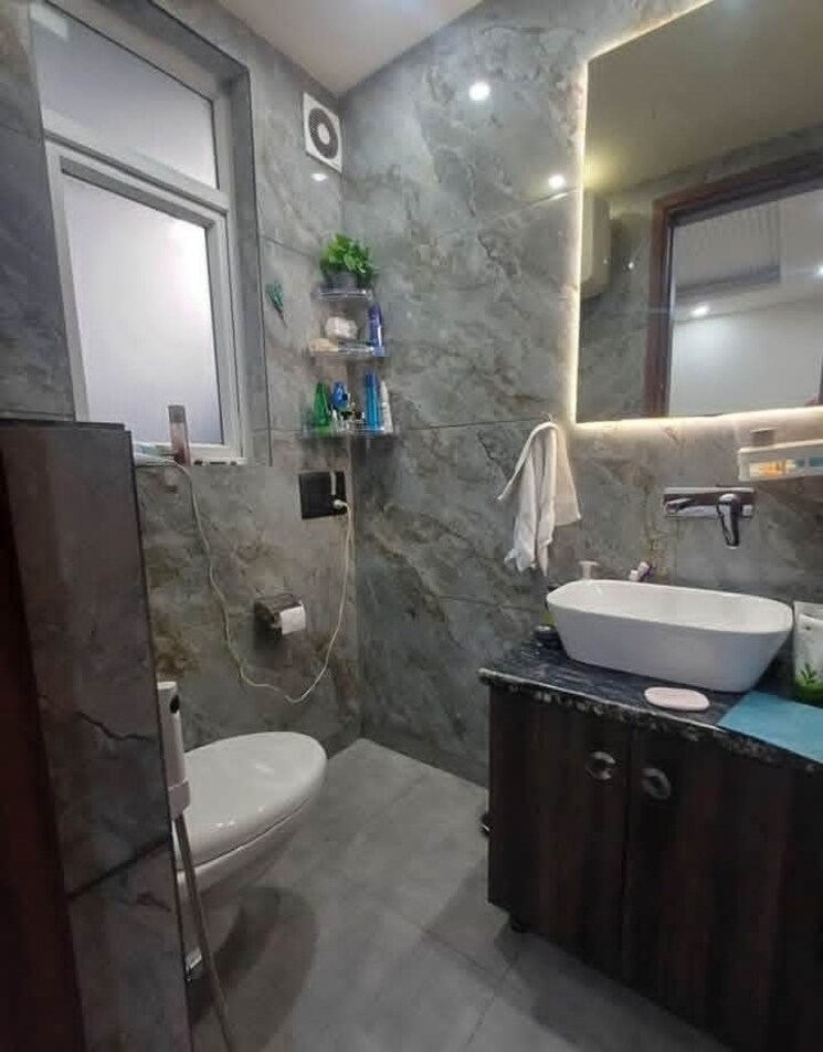 Bathroom, kalkaji 2 Bedroom 1000 Sq.Ft. Builder Floor In Kalkaji Delhi 9743169