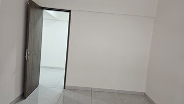 Room in 3 BHK Apartment at Shri Senapati Bapat CHS, Senapati Bapat Road – for Rent