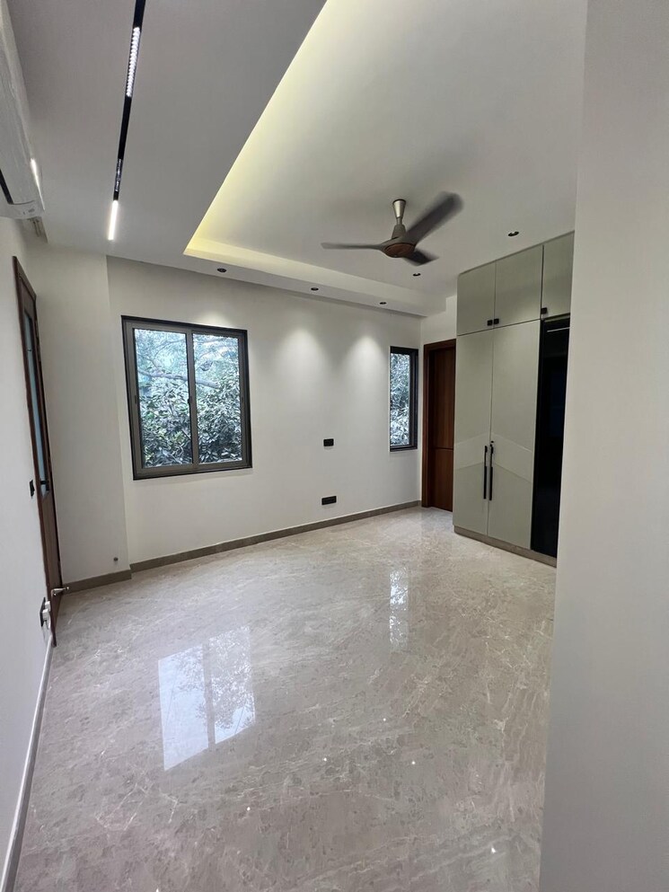 Room, safdarjung enclave 4 Bedroom 2000 Sq.Ft. Builder Floor In Safdarjung Enclave Delhi 9743267