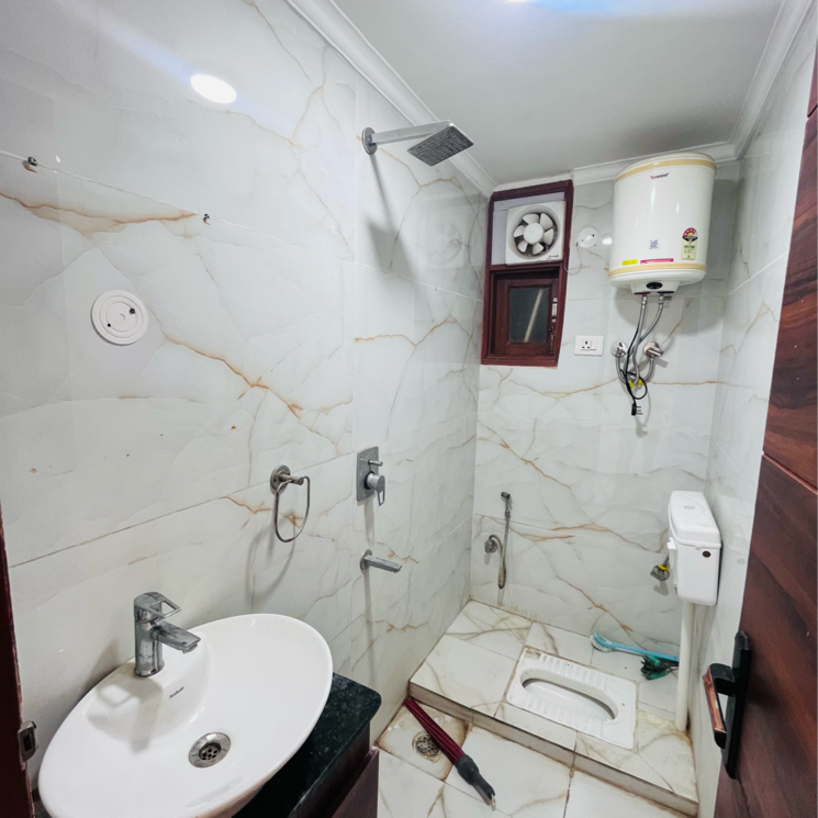 Bathroom, panchsheel vihar 3 Bedroom 105 Sq.Yd. Builder Floor In Panchsheel Vihar Delhi 9743291