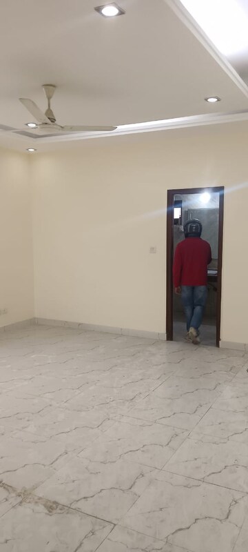 Room in 3.5 BHK Independent House at Sector 56 – for Rent