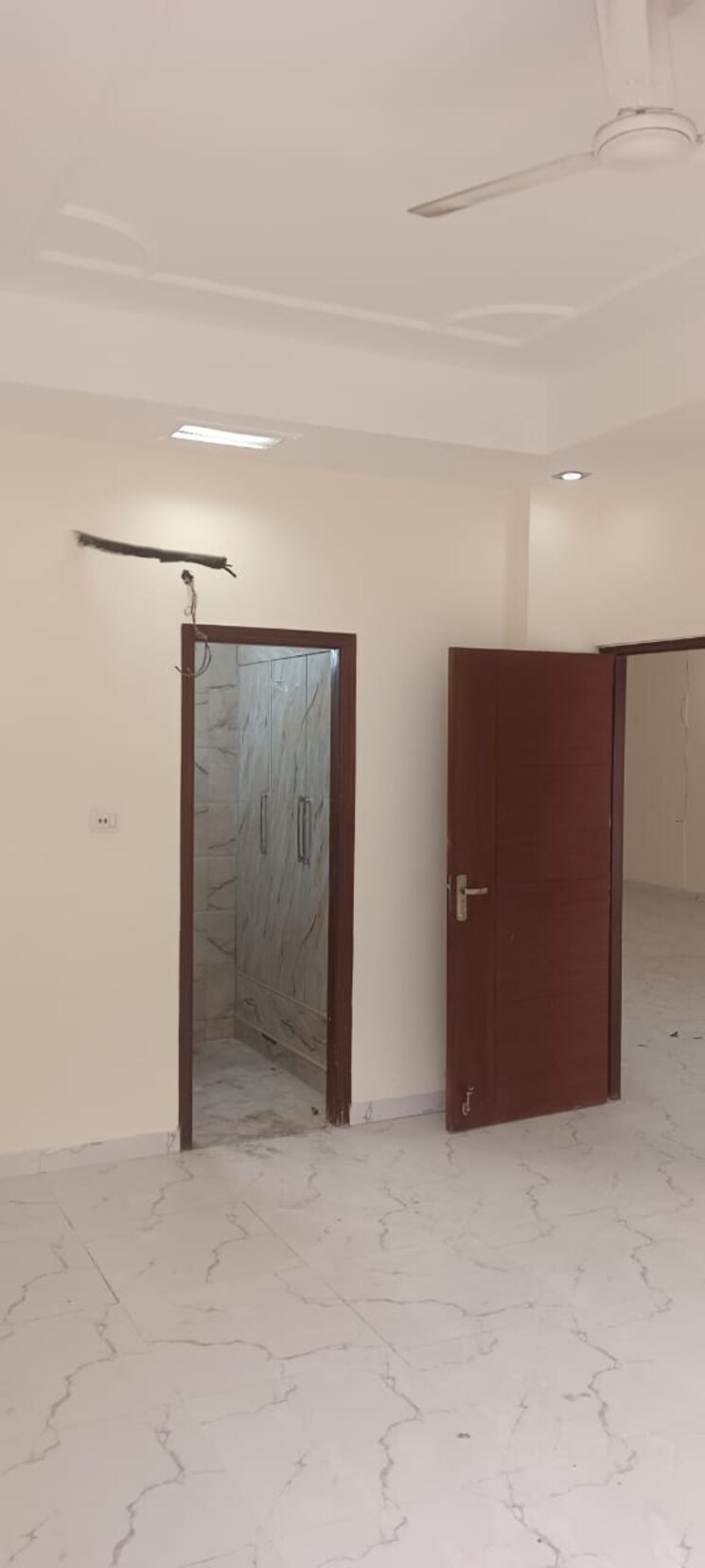 Room, sector 56 3.5 Bedroom 2080 Sq.Ft. Independent House In Sector 56 Noida 9743308