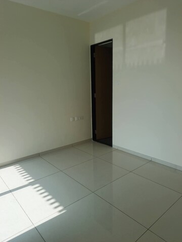 Room in 1 BHK Apartment at Omkar Signet, Malad East – for Rent