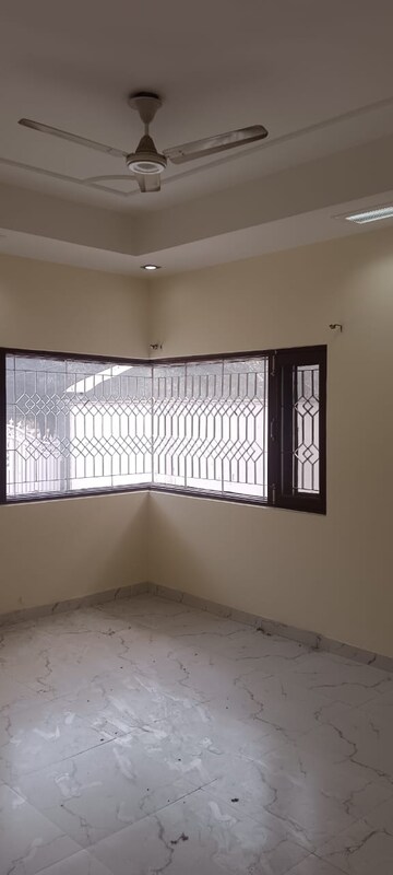 Room in 6+ BHK Independent House at Sector 55 – for Rent