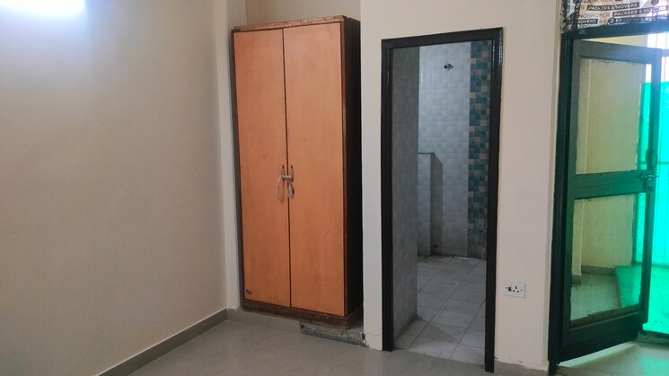 Room, sector 41 1 RK 220 Sq.Ft. Independent House In Sector 41 Noida 9743384