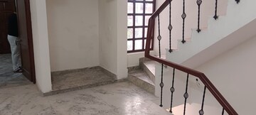 Room in 5 BHK Independent House at Sector 41 – for Rent