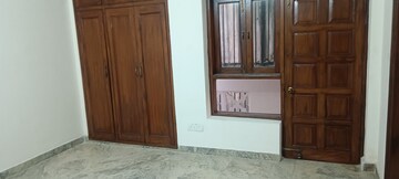 Room in 5 BHK Independent House at Sector 41 – for Rent