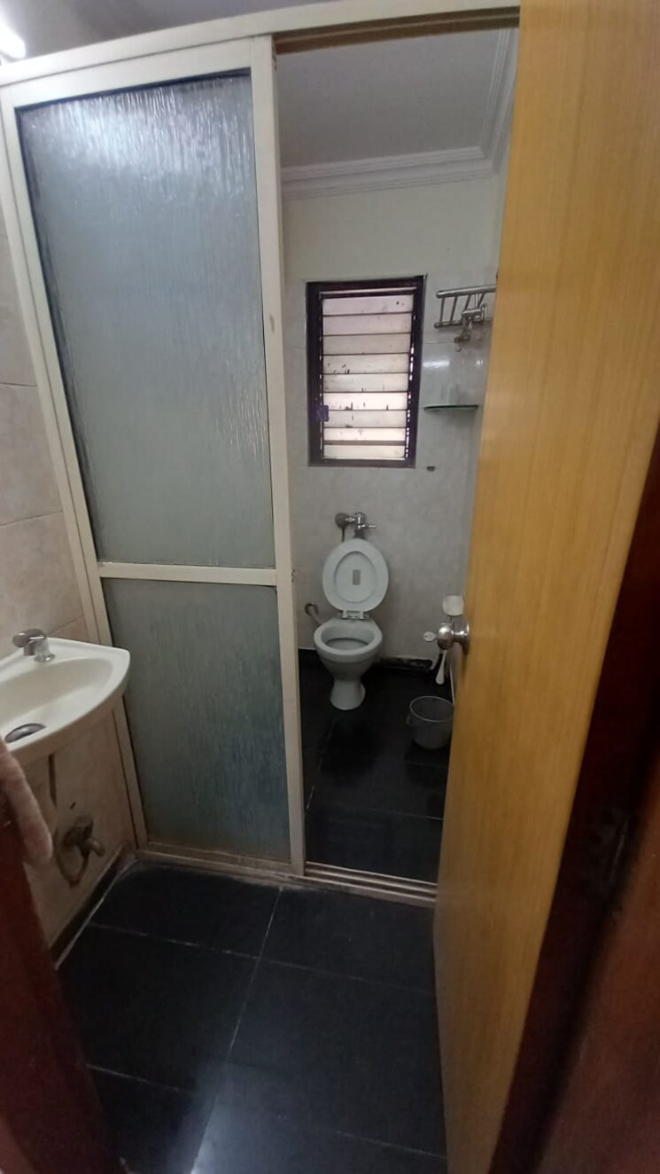 Bathroom, velentine-tower 2 Bedroom 650 Sq.Ft. Apartment In Goregaon East Mumbai 9743449