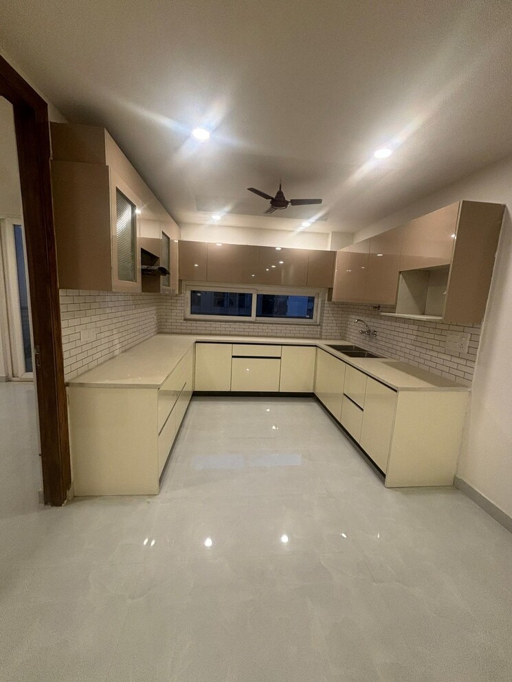 Kitchen, palam vihar 3 Bedroom 2400 Sq.Ft. Builder Floor In Palam Vihar Gurgaon 9743480