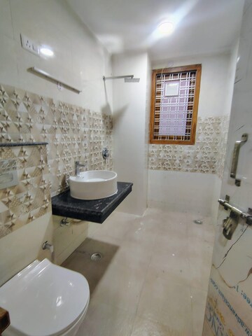 Team Area in 3 BHK Builder Floor at Sector 23 – for Rent