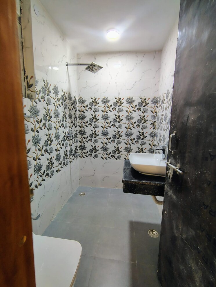 Bathroom, sector 23 3 Bedroom 2400 Sq.Ft. Builder Floor In Sector 23 Gurgaon 9743500