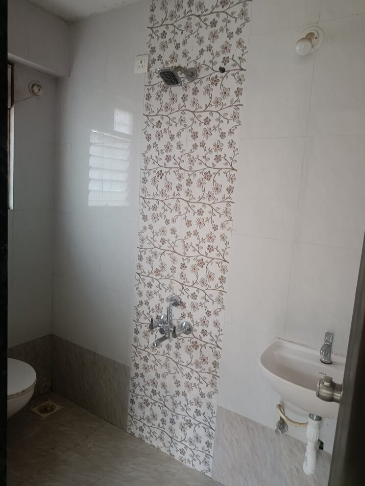 Bathroom, shapoorji-pallonji-joyville-hinjewadi 2 Bedroom 592 Sq.Ft. Apartment In Hinjewadi Pune 9743494