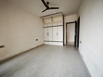 Room in 3 BHK Apartment at RNA Continental, Chembur – for Rent