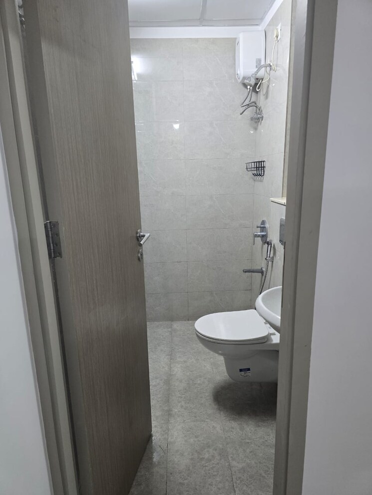Bathroom, sheth-vasant-oasis 2 Bedroom 678 Sq.Ft. Apartment In Andheri East Mumbai 9743564