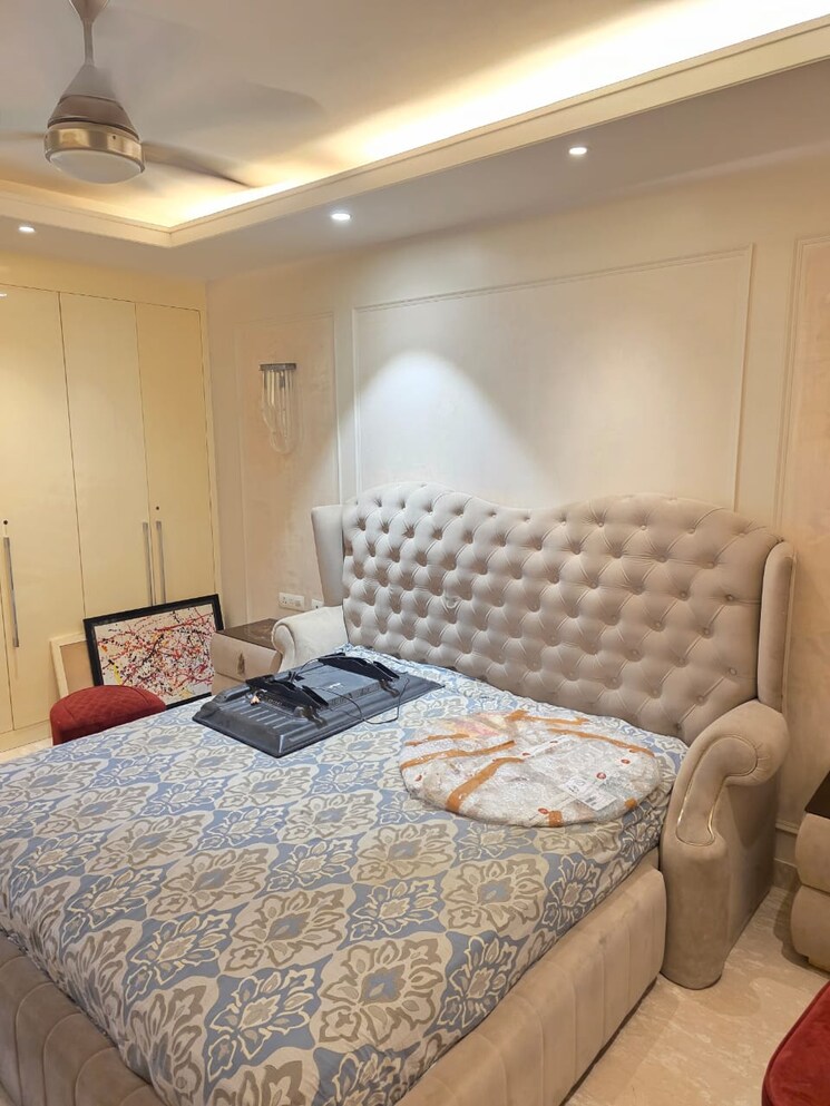 Cover Image, defence colony 3 Bedroom 217 Sq.Yd. Builder Floor In Defence Colony Delhi 9743603