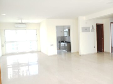 Room in 4 BHK Apartment at Omkar Alta Monte, Malad East – for Rent