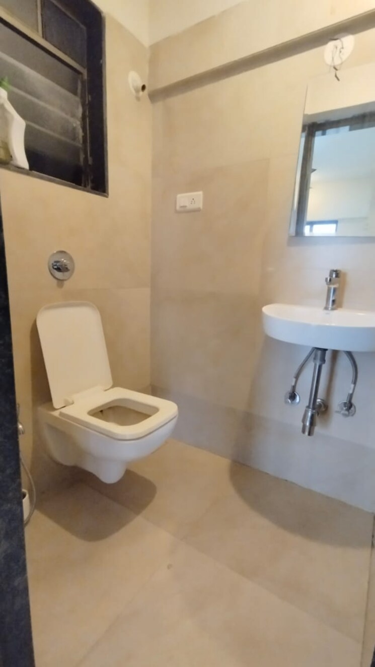 Bathroom, conwood-astoria 1 Bedroom 650 Sq.Ft. Apartment In Goregaon East Mumbai 9743651