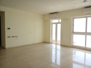 Room in 4 BHK Apartment at Omkar Alta Monte, Malad East – for Rent