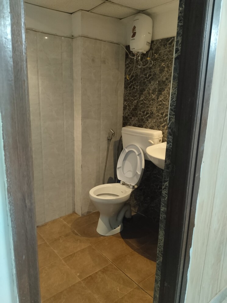 Bathroom, sushant-lok-2 3 Bedroom 1500 Sq.Ft. Builder Floor In Sector 57 Gurgaon 9743730