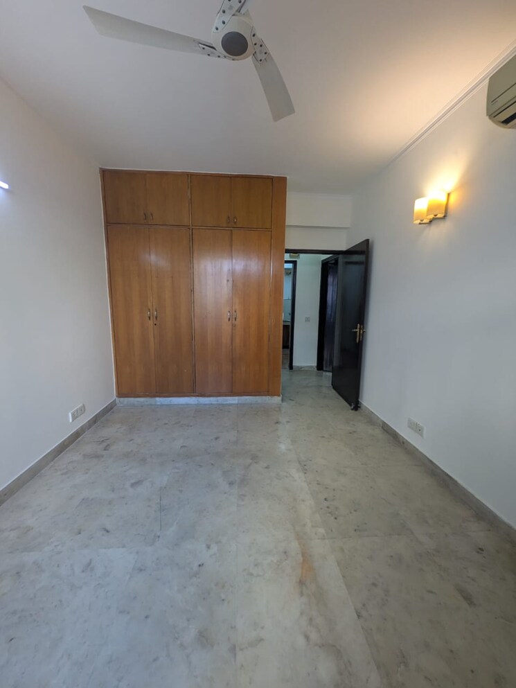 Room, jmd-gardens 3 Bedroom 2020 Sq.Ft. Apartment In Sector 33 Gurgaon 9743745