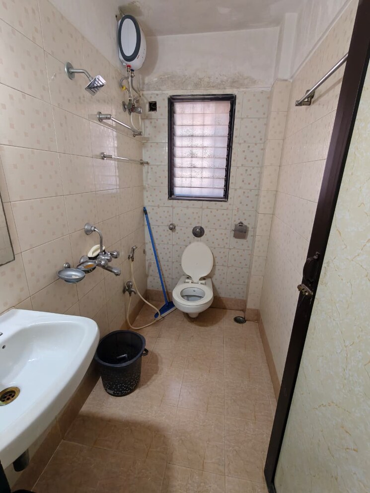 Bathroom, crescent-landmark 1 Bedroom 440 Sq.Ft. Apartment In Andheri East Mumbai 9743760