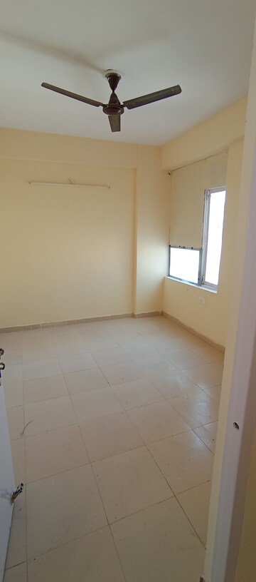 Room in 3 BHK Apartment at Auric City Homes, Sector 82 – for Rent