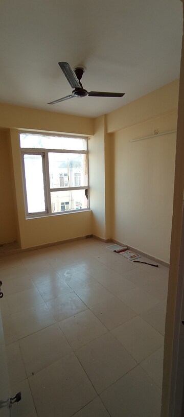 Furnished Amenities in 3 BHK Apartment at Auric City Homes, Sector 82 – for Rent