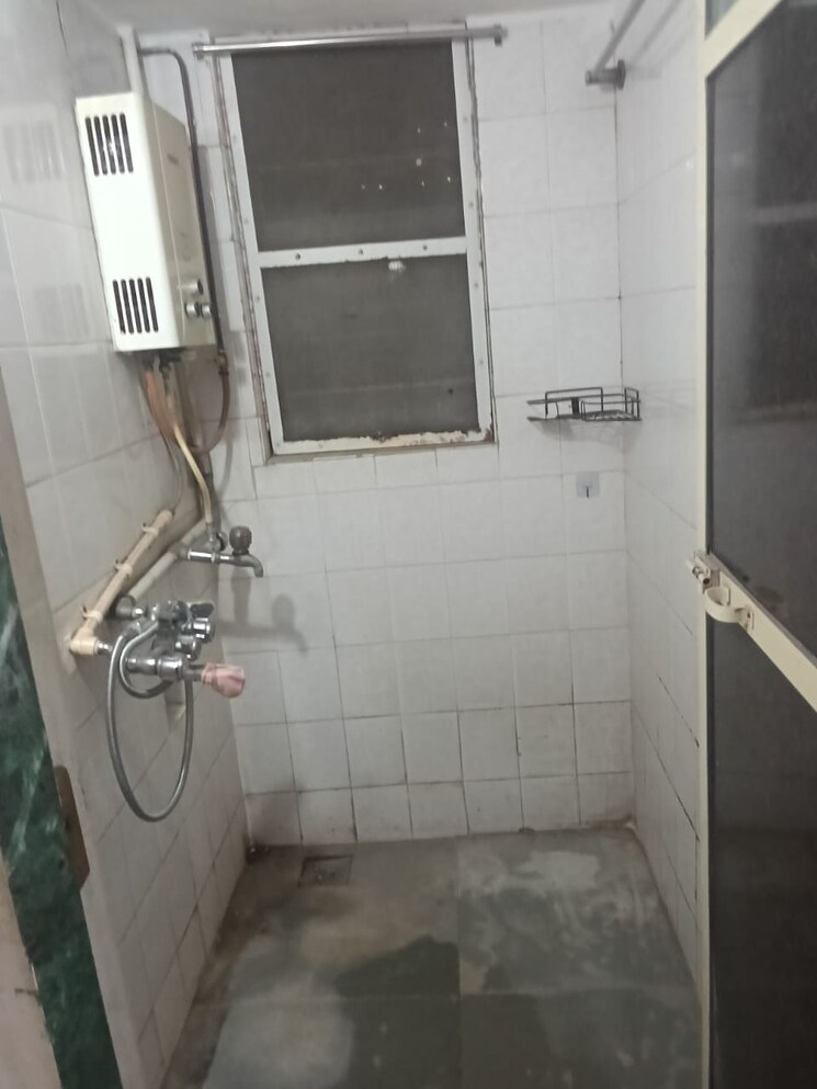Bathroom, eff-jumbo-darshan-chs 2 Bedroom 750 Sq.Ft. Apartment In Andheri East Mumbai 9743787