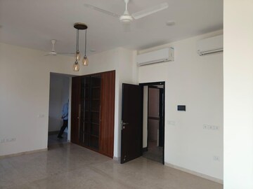 Room in 4 BHK Apartment at Tata Primanti Villas, Sector 72 – for Sale